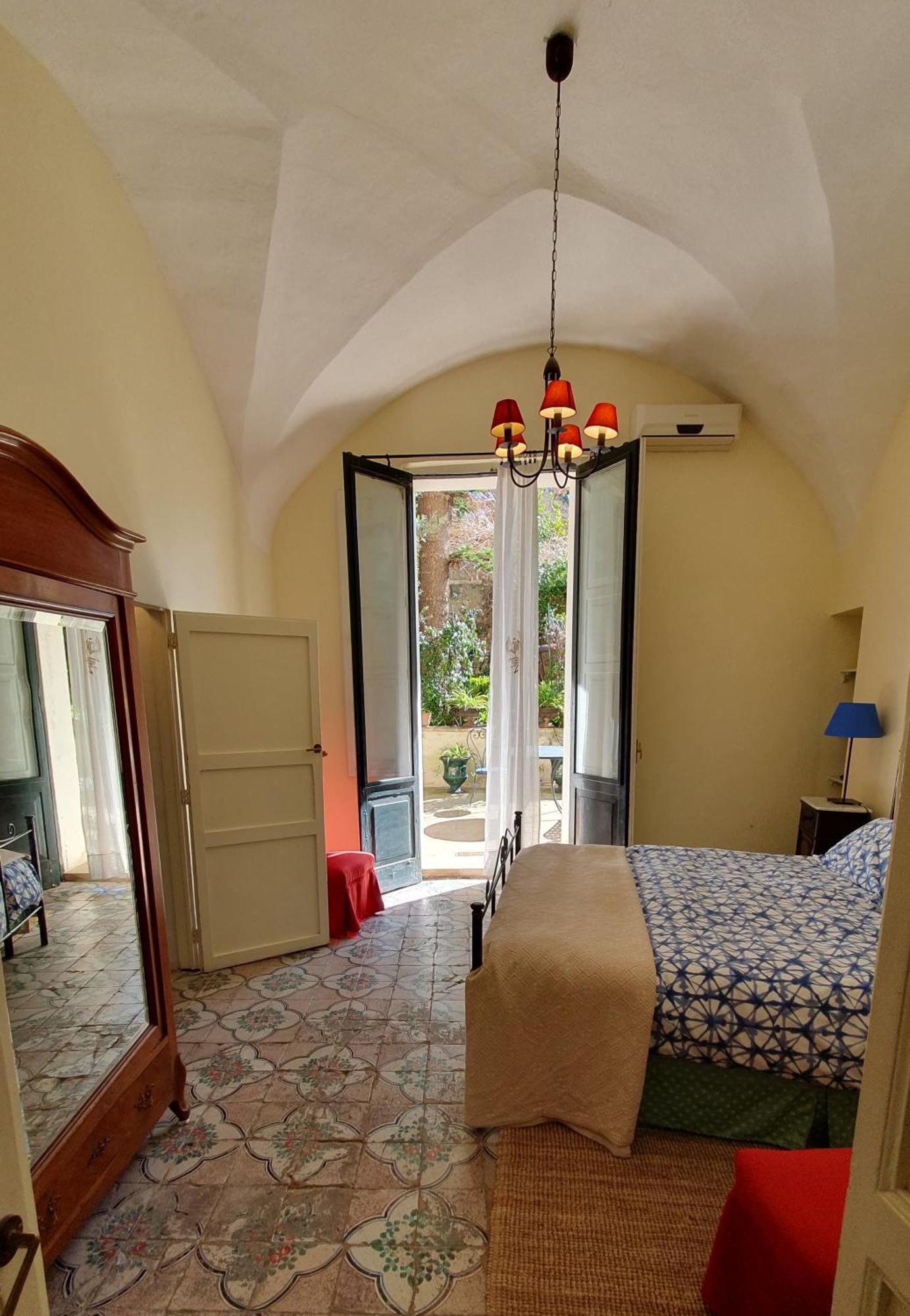 Palazzo Bernardini Apartment เลชเช ภายนอก รูปภาพ