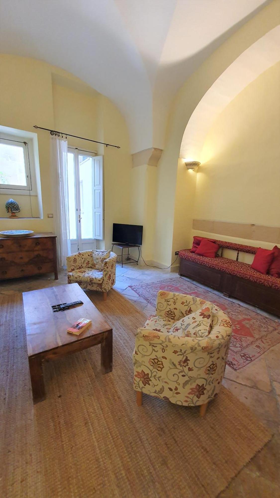 Palazzo Bernardini Apartment เลชเช ภายนอก รูปภาพ