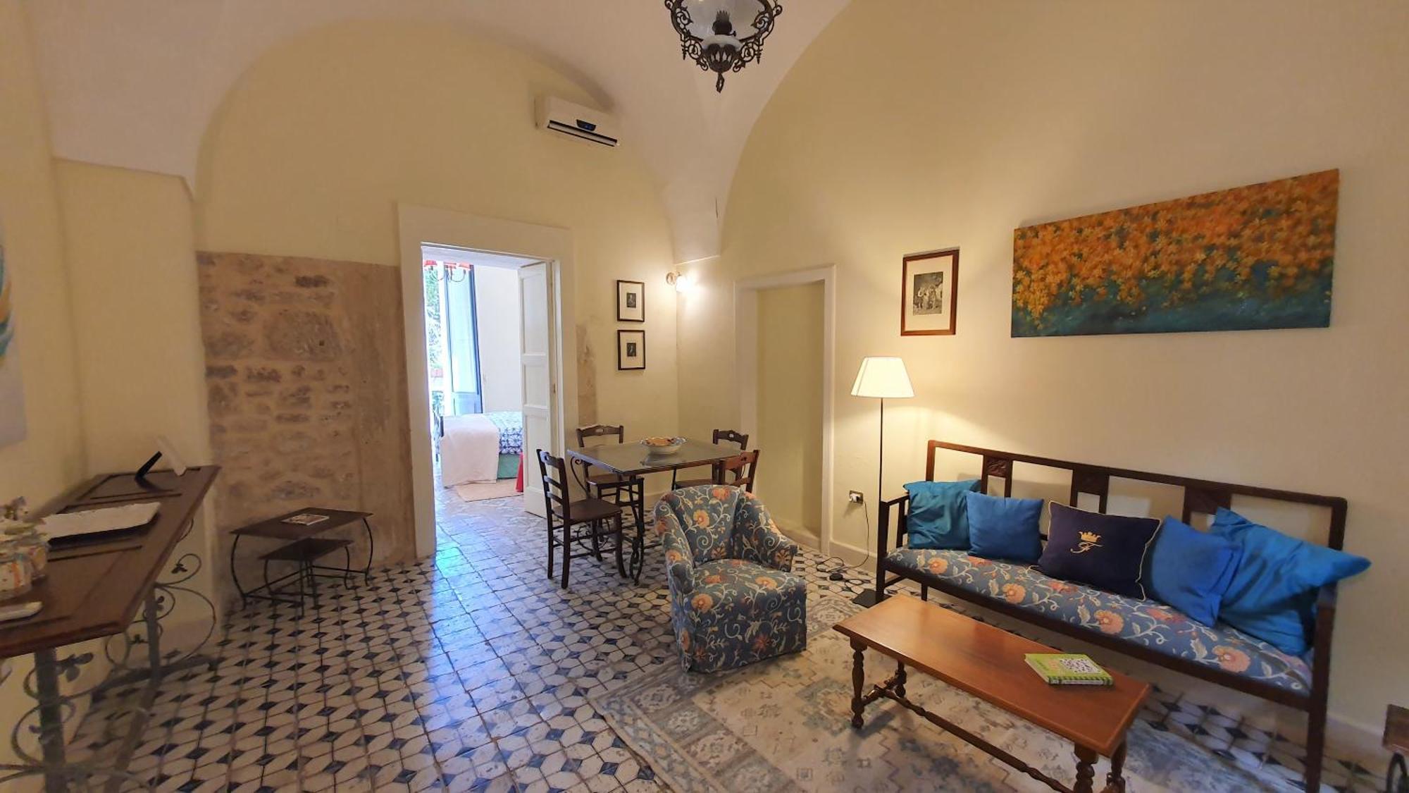 Palazzo Bernardini Apartment เลชเช ภายนอก รูปภาพ