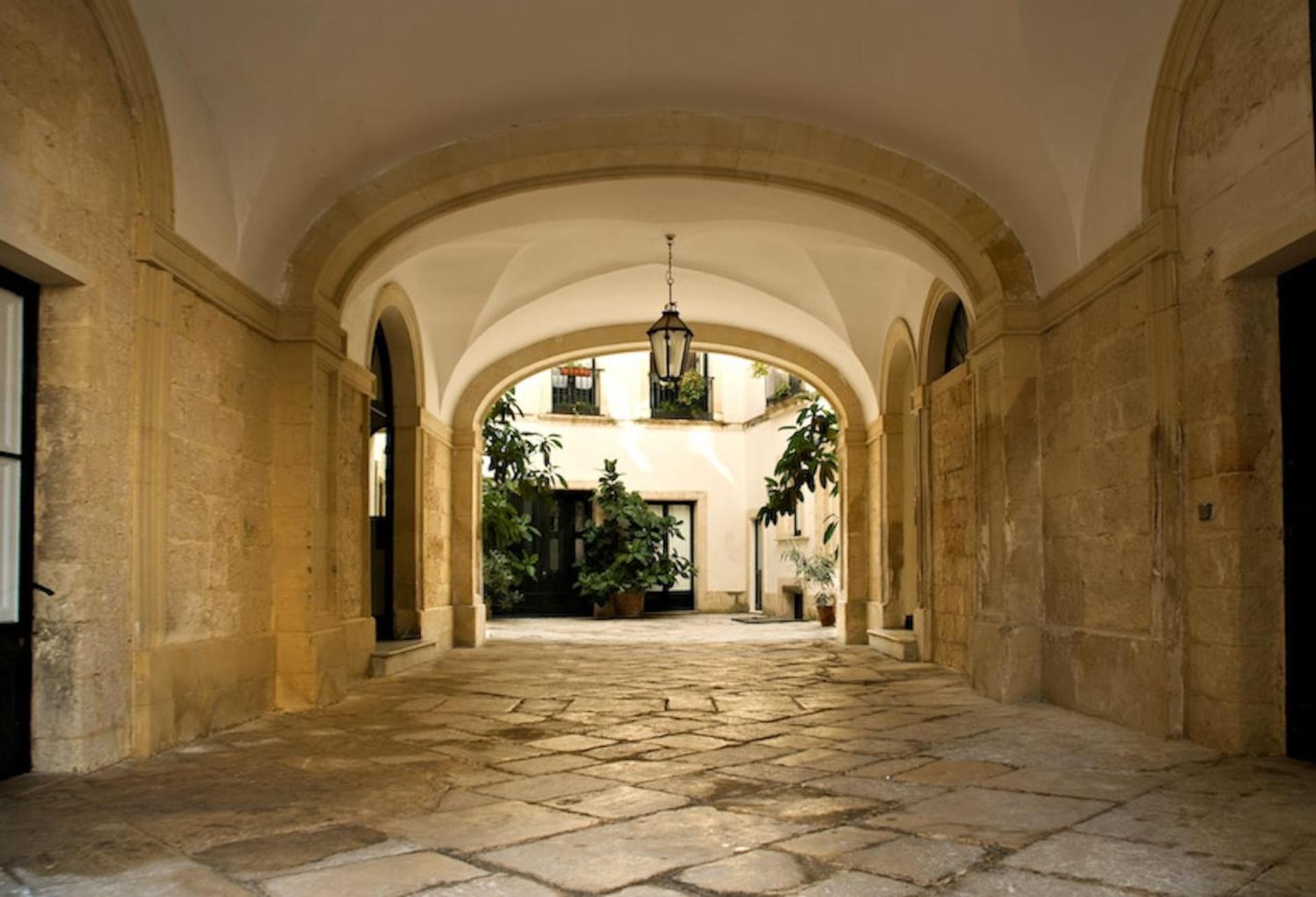 Palazzo Bernardini Apartment เลชเช ภายนอก รูปภาพ